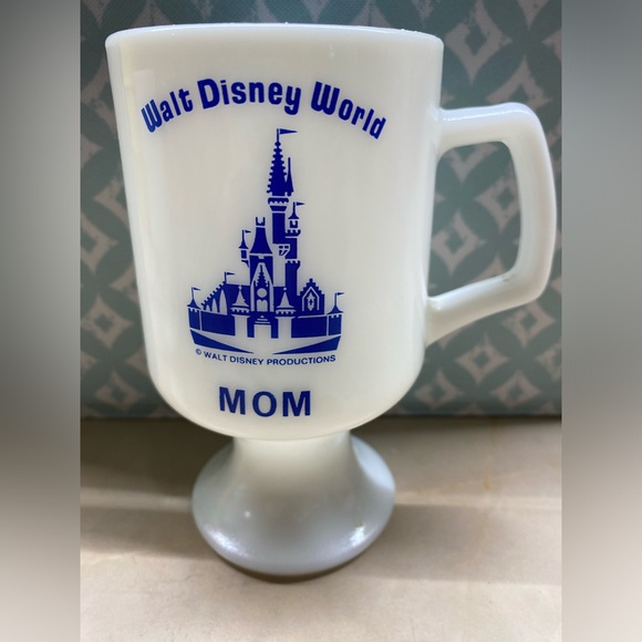 Set of 2 Collectible Milkglass pedestal mugs Walt Disney World “Mom” and “Dad” - Picture 4 of 8